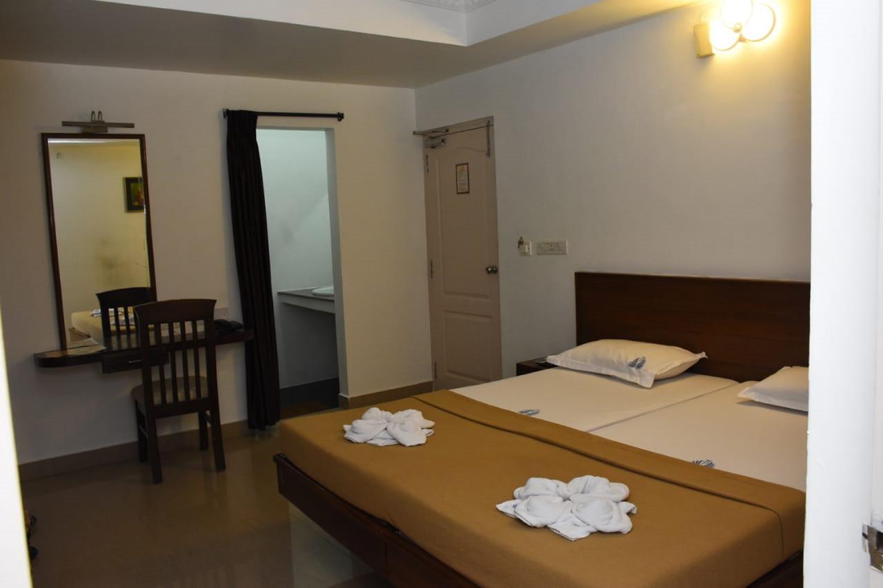 Hotel Palacial Pondi Puducherry Zewnętrze zdjęcie