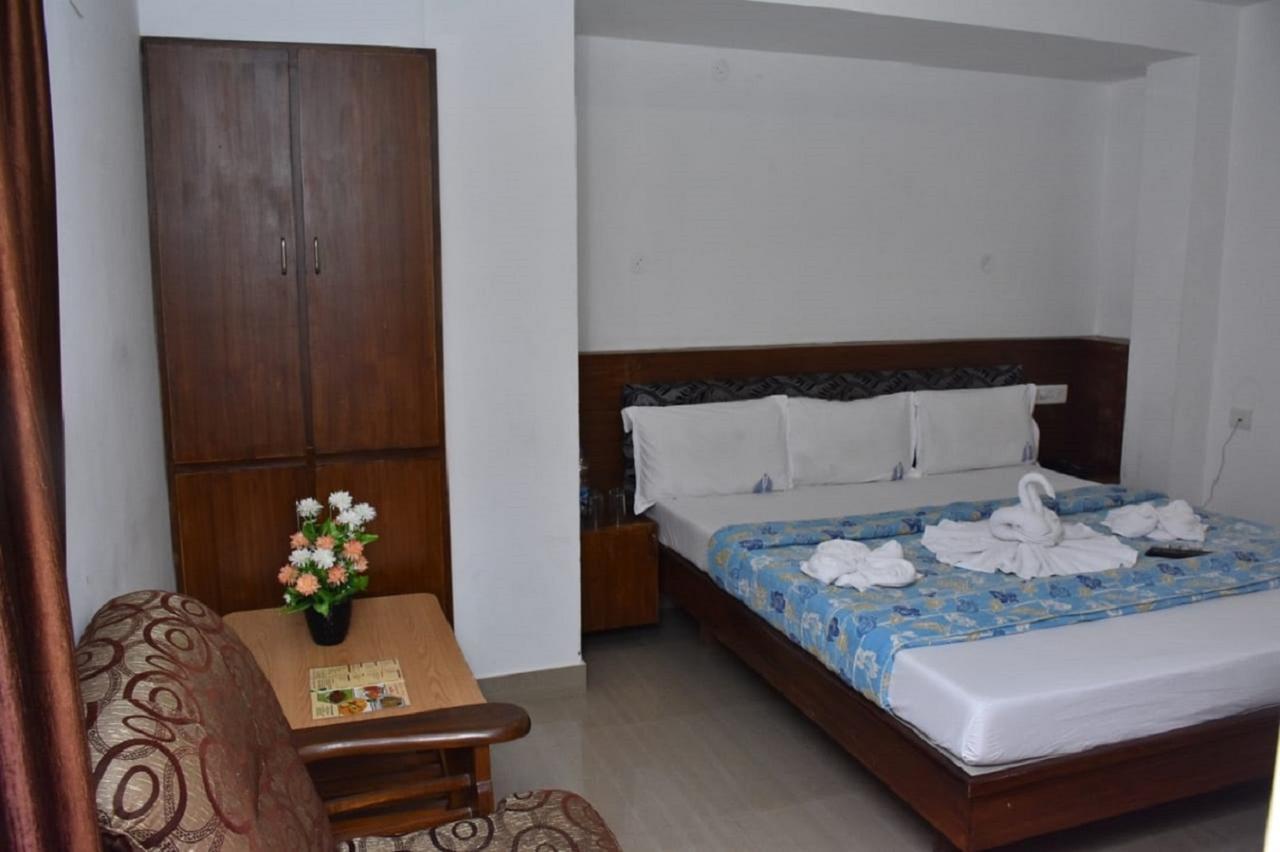Hotel Palacial Pondi Puducherry Zewnętrze zdjęcie