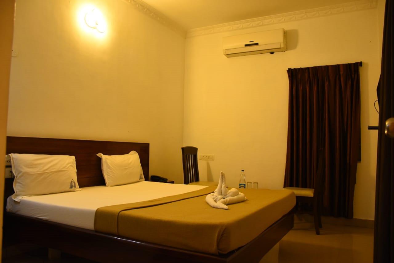 Hotel Palacial Pondi Puducherry Zewnętrze zdjęcie