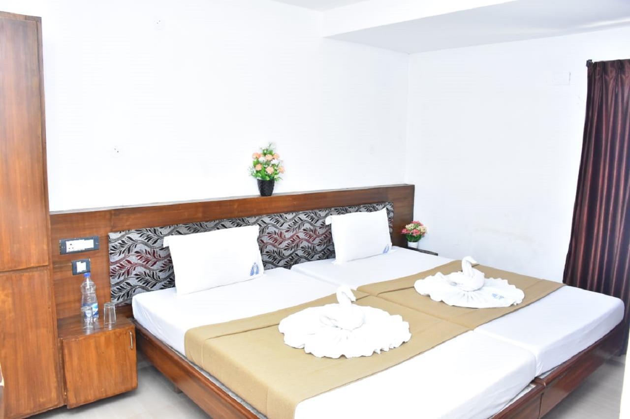 Hotel Palacial Pondi Puducherry Zewnętrze zdjęcie
